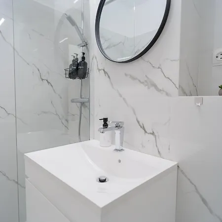 Elegant Fresh Renovated Bucharest