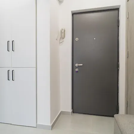 Apartment Elegant Fresh Renovated Bucharest