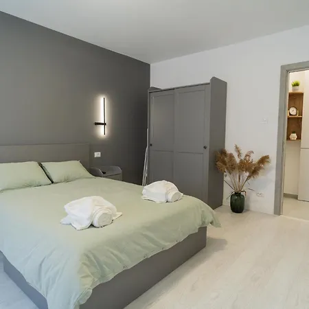 Elegant Fresh Renovated Апартаменты Бухарест