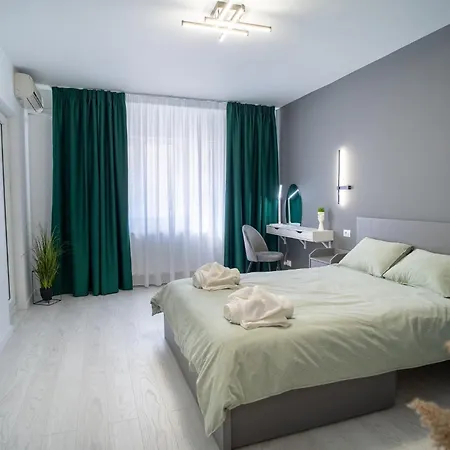Elegant Fresh Renovated *