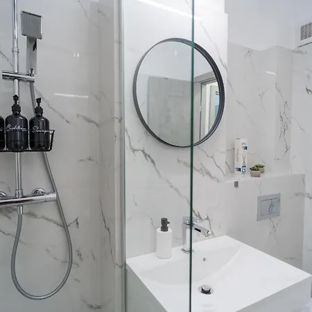 Elegant Fresh Renovated * Bucarest