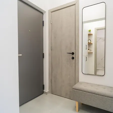 Elegant Fresh Renovated Apartmán *